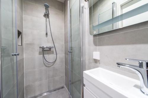 a bathroom with a shower and a sink at Prinsengracht Canal Studios in Amsterdam