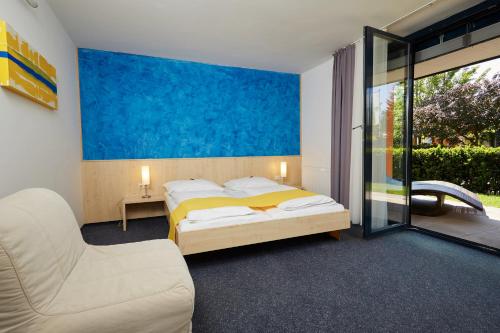 En eller flere senger på et rom på Hotel Garni Colora