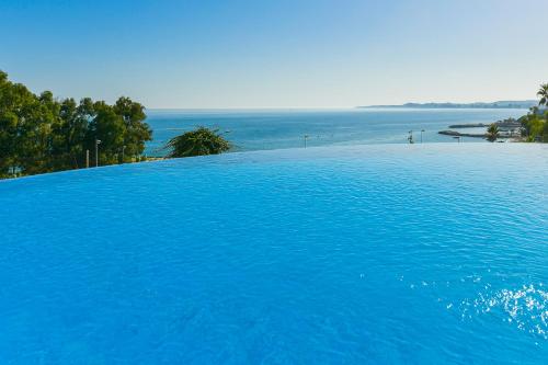 BlueBenalmadena 200meters from the beach with jacuzzi and ...