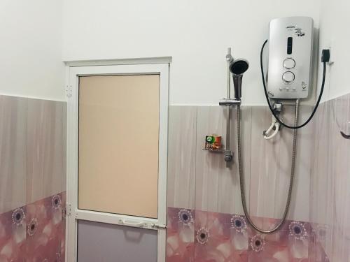 Koupelna v ubytování Senehas Homestay