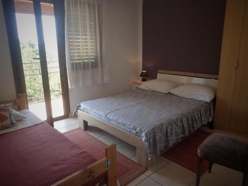Postel nebo postele na pokoji v ubytování Apartments Velebit