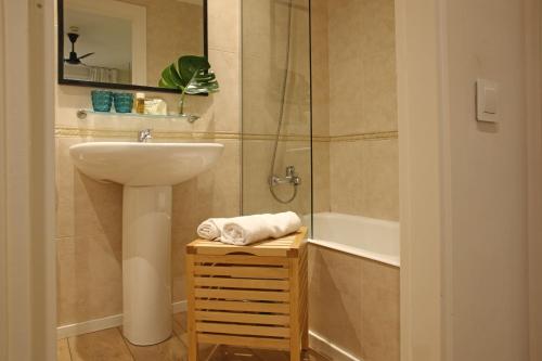 a bathroom with a sink and a shower and a sink at Chic & Basic Lemon Boutique Hotel in Barcelona