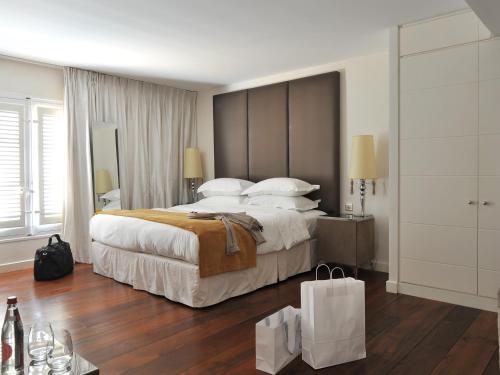 Een bed of bedden in een kamer bij La Maison d'Aix