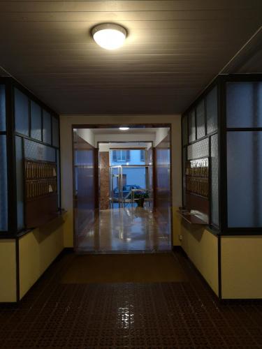 an empty hallway with a hallway leading to a room at Alloggio Galli in Cremona