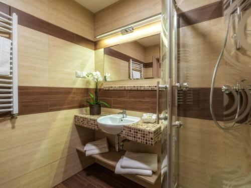 Un baño de Hotel Zakopane Wellness & SPA ex Korona Tatr