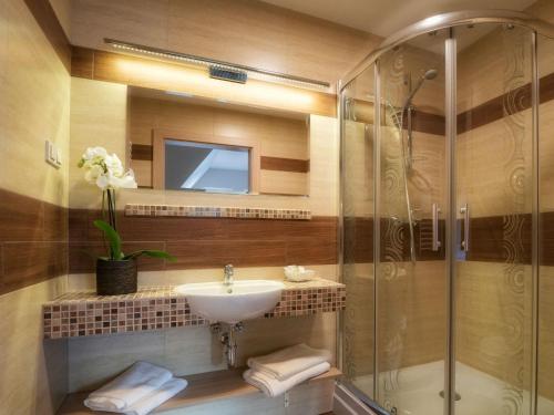 Un baño de Hotel Zakopane Wellness & SPA ex Korona Tatr