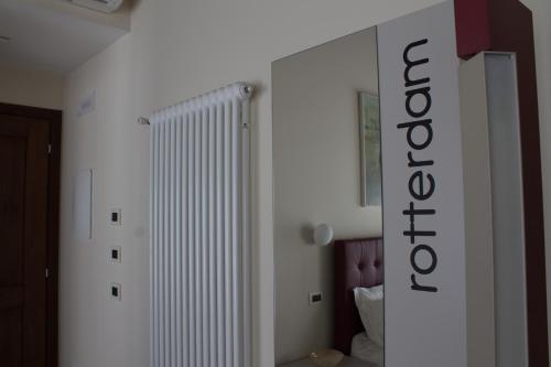 a room with a white radiator in a room at Crystal Luxury House in Fiume Veneto