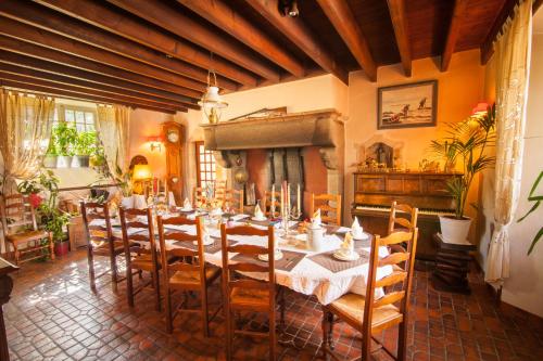 a dining room with a long table and chairs at Manoir de la Foulerie in Ancteville