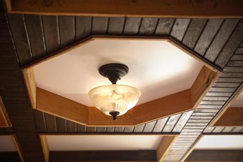 Gallery image of The Cochrane Rockyview Hotel in Cochrane
