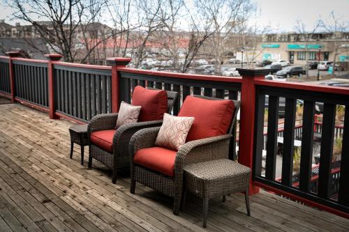Gallery image of The Cochrane Rockyview Hotel in Cochrane