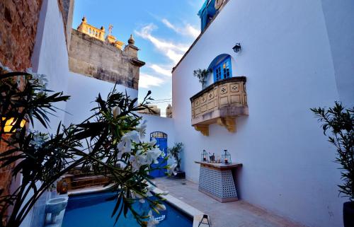 Bazén v ubytování Chapel 5 Boutique Suites B&B nebo v jeho okolí