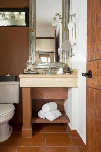 a bathroom with a sink and a mirror at Hotel Tapalpa de Mis Amores in Tapalpa