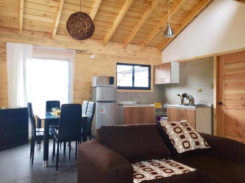 a living room and kitchen with a couch and a table at CasaLoft Caicai in Licán Ray