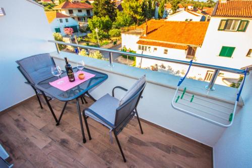 Φωτογραφία από το άλμπουμ του Apartments and Rooms Skalinada σε Μούρτερ