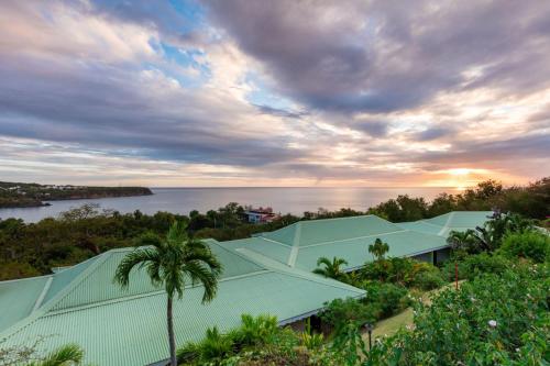 an overhead view of a building with a view of the water at Le Rayon Vert - Hôtel & Restaurant VUE SUR MER in Deshaies