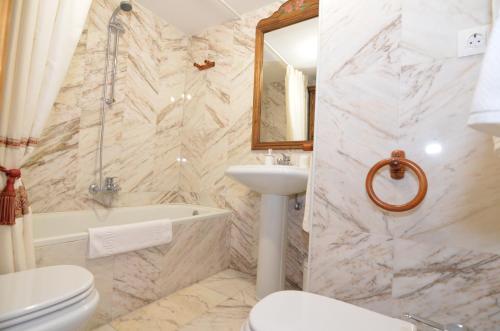 Ένα μπάνιο στο Apartamento Campanero con WIFI