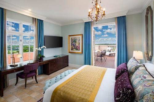 Postel nebo postele na pokoji v ubytování Biltmore Hotel Miami Coral Gables