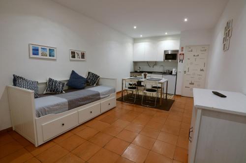Charmosous Flat