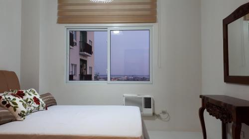 a room with a window and a bed in a room at JRMPT Residence in Cebu City