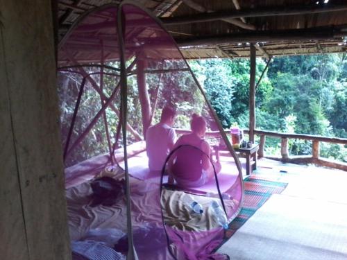 Μπαλκόνι ή βεράντα στο ORANGUTANTREKSUMATRA & LOVELY JUNGLE LODGE only book IF you are treking with us