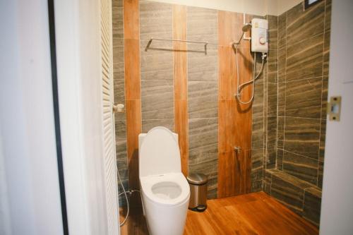 a bathroom with a toilet and a shower at YAYO coffee and bed in Chiang Rai