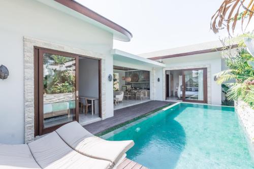 a villa with a swimming pool and a house at Daun Lebar Villas in Payangan