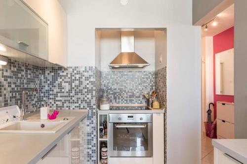 Kuchyňa alebo kuchynka v ubytovaní Apartment Penthouse Ema