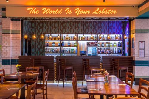 The lounge or bar area at Best Western London Peckham Hotel 