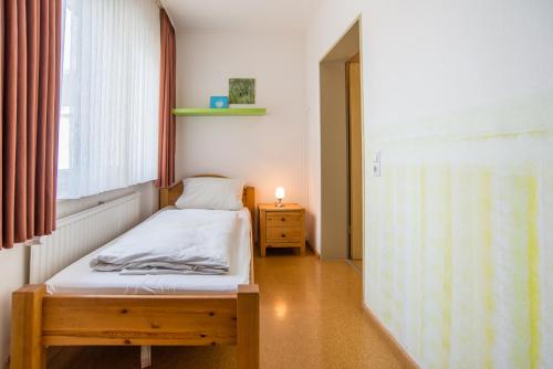 Llit o llits en una habitació de Gasthaus Pension Löwen