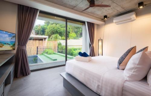 Katil atau katil-katil dalam bilik di Karon Beach Pool Villa - Sha Extra Plus