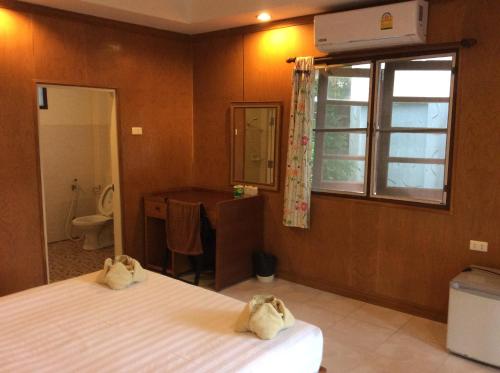 Ein Badezimmer in der Unterkunft Bow Thong Beach Resort