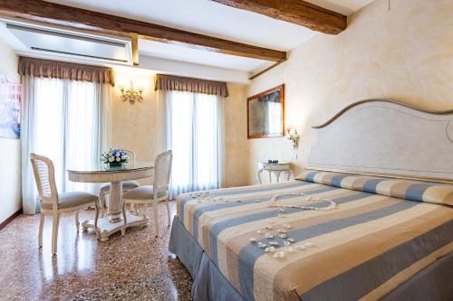 Postel nebo postele na pokoji v ubytování Hotel Mercurio
