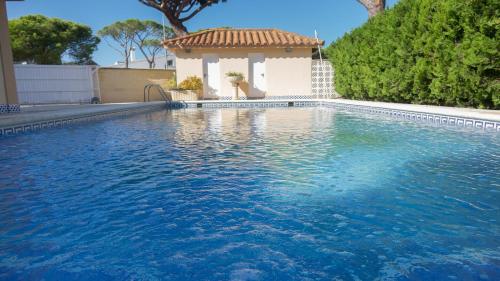 The swimming pool at or close to Chalet Vereda