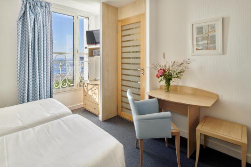 Ένα ή περισσότερα κρεβάτια σε δωμάτιο στο Hôtel Vacances Bleues Villa Caroline