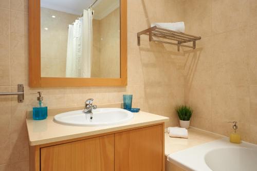 Et badeværelse på BeGuest Cascais Inn Apartments