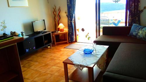 Ocean view over Los Cristianos, Playa las Vistas, WiFi