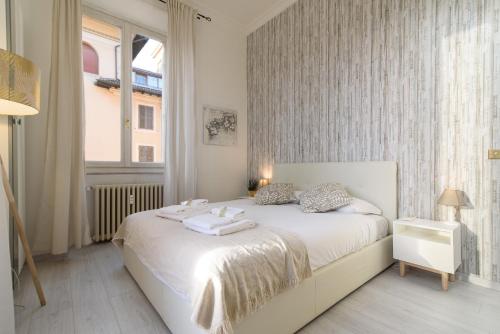 White Napoleone Apartment
