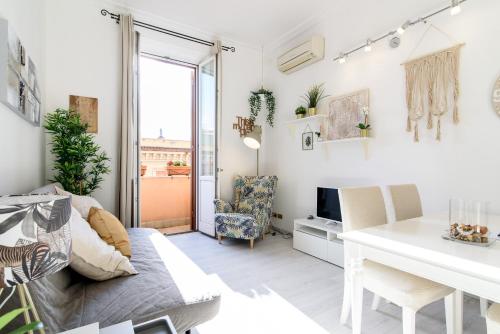 White Napoleone Apartment