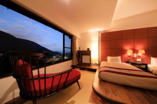 a bedroom with a bed and a large window at Tensui Saryo in Hakone