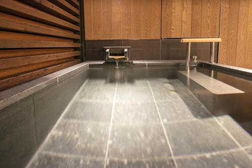a room with a pool of water on the floor at Fufu Kawaguchiko in Fujikawaguchiko