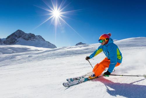 a person is skiing down a snow covered slope at I Baracchi in Frabosa Sottana