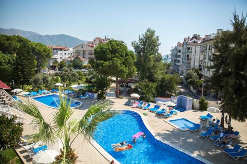 Ein Blick auf den Pool von der Unterkunft Halıcı Hotel Marmaris oder aus der Nähe