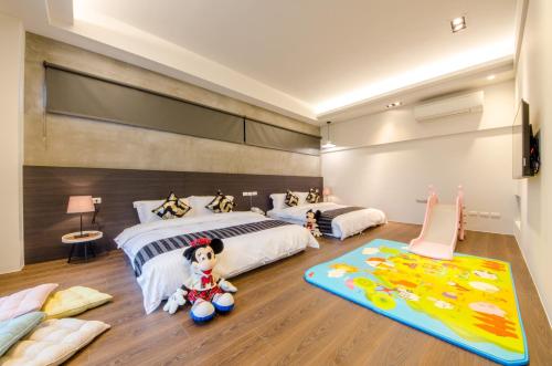 Postel nebo postele na pokoji v ubytování 礁溪320山館 Jiaoxi Shanguan B&B