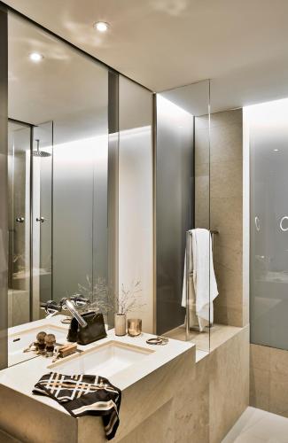 Un baño de SIDE, Hamburg, a Member of Design Hotels
