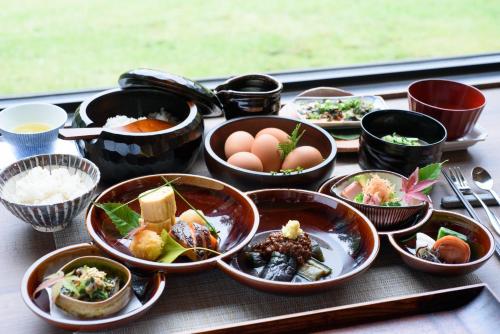 a group of bowls of food on a table at Fufu Kawaguchiko in Fujikawaguchiko