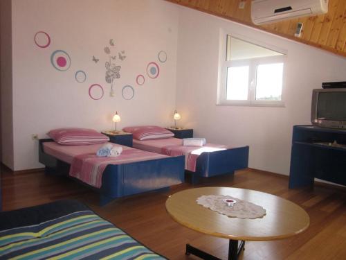 Posteľ alebo postele v izbe v ubytovaní Apartment in Hvar town with sea view, terrace, air conditioning, Wi-Fi (3666-4)