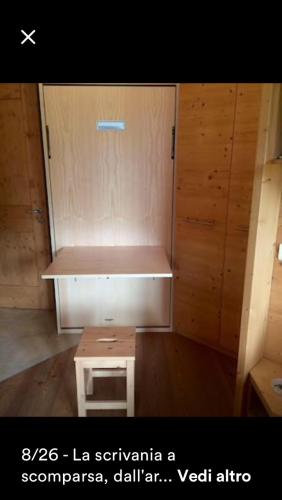 a small room with a bench and a table at Monolocale Stelvio- Residenza Vallecetta 2 in Bormio