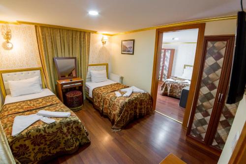 Postel nebo postele na pokoji v ubytování Meddusa Hotel