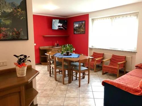 a living room with a table and a dining room at La Betulla Apartments in Commezzadura