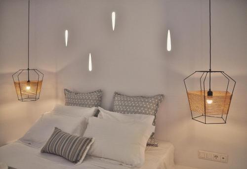 Postel nebo postele na pokoji v ubytování Quartano Luxury Cycladic Residence, Adults Only (13+)